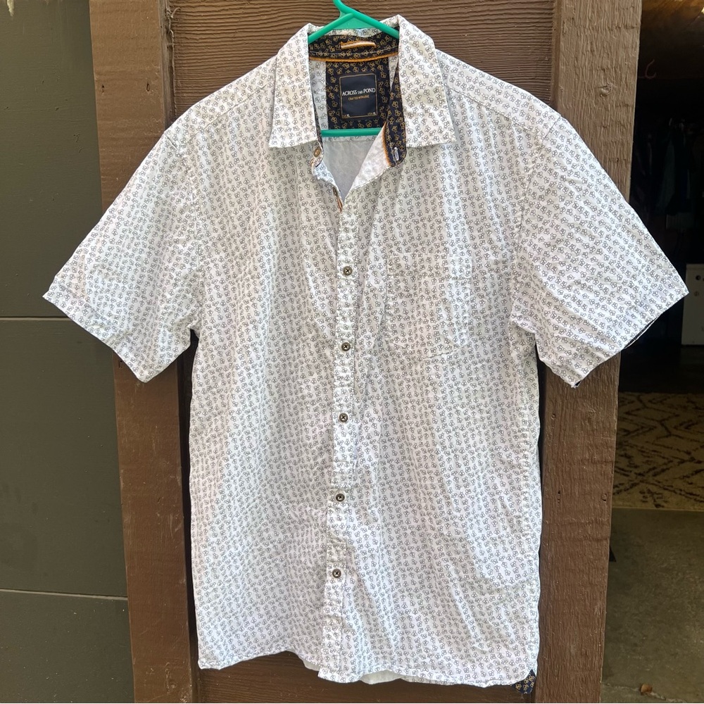 Honey Bee Across the Pond button up tee! Never worn and it’s awesome!!! 🐝